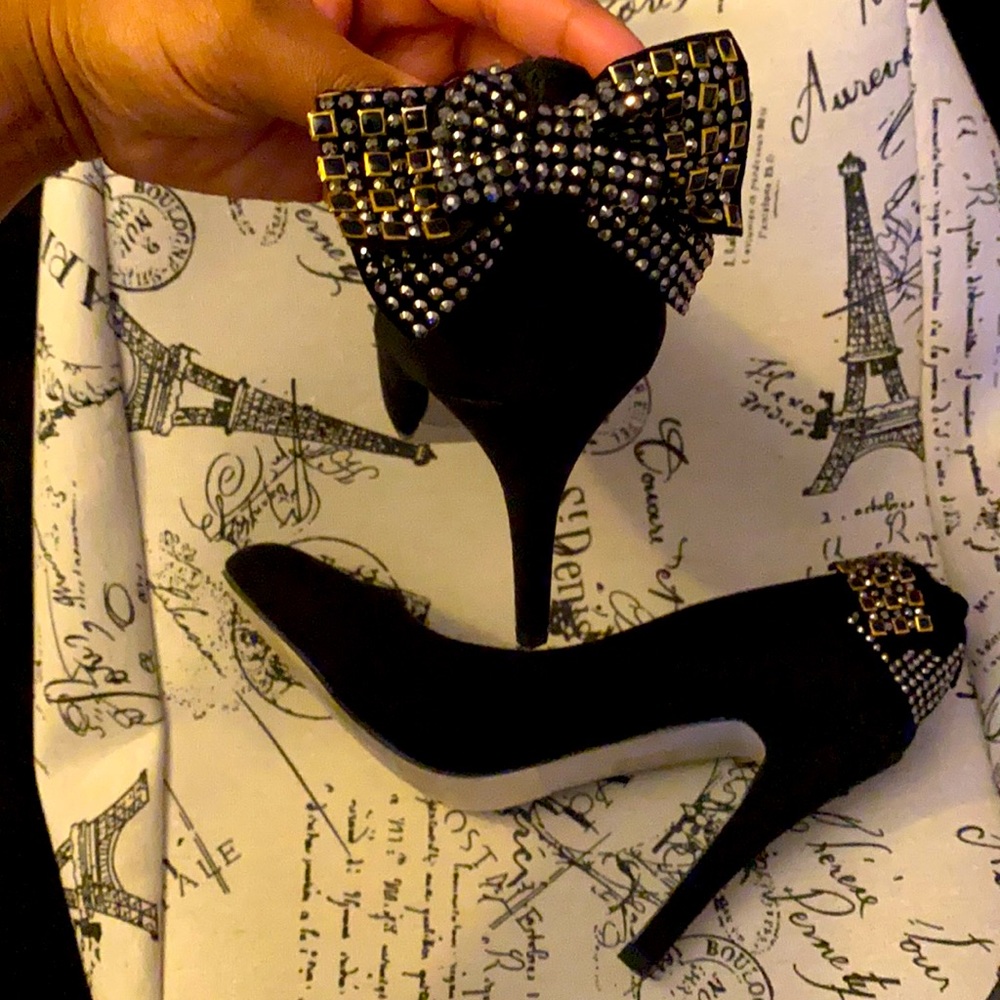 Mid High Black “faux suede” Heels w Bow Stud Stones #HintOfFlare